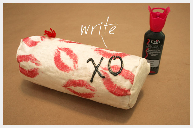 DIY Printed Make Up Bag Paint