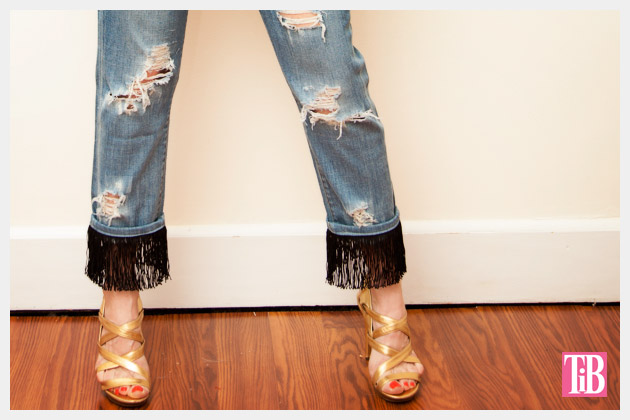 Distressed Fringed Jeans DIY Close Up