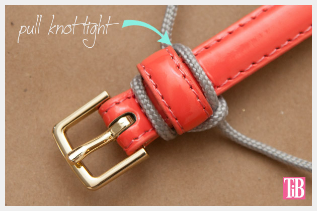 Paracord Belt DIY Pulling the Knot Tight