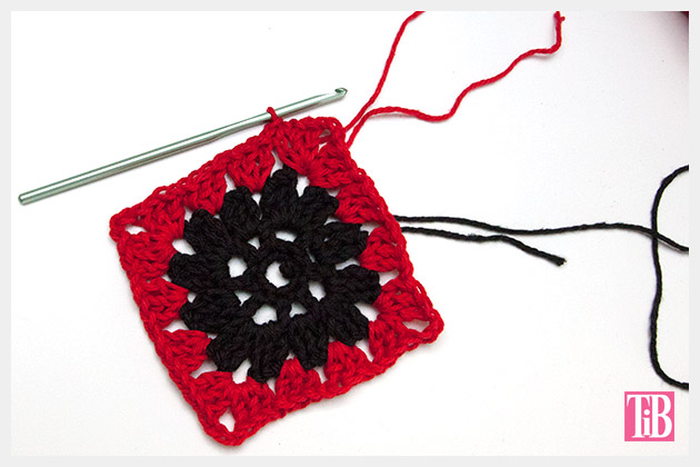 miu-miu-crochet-top-square-color-2