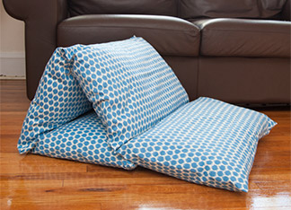 DIY Pillow Lounger Feature www.trinketsinbloom.com