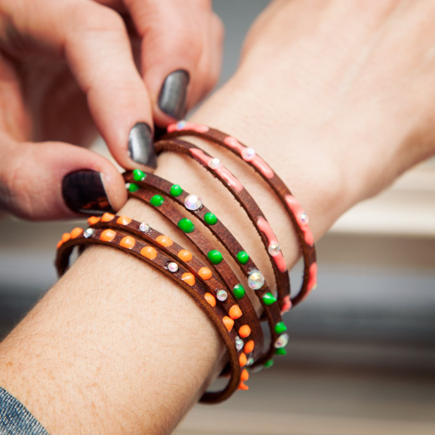 Cardboard Loom Friendship Bracelet : 7 Steps (with Pictures) - Instructables