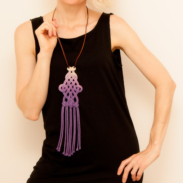 https://www.trinketsinbloom.com/wp-content/uploads/2014/06/dip-dye-macrame-necklace.jpg