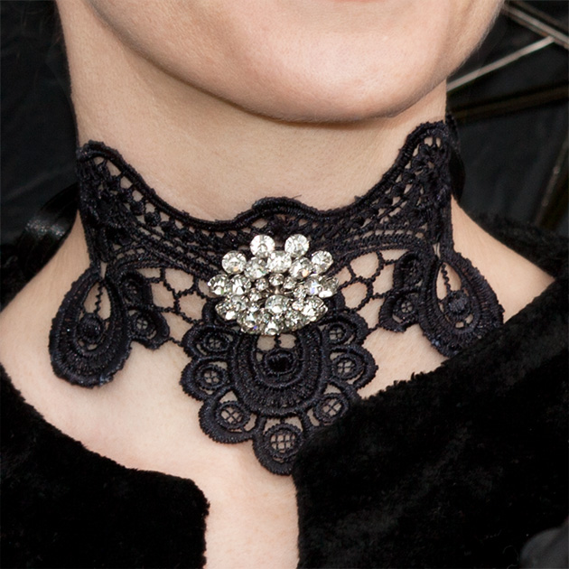 Gothic Choker DIY by Trinkets in Bloom