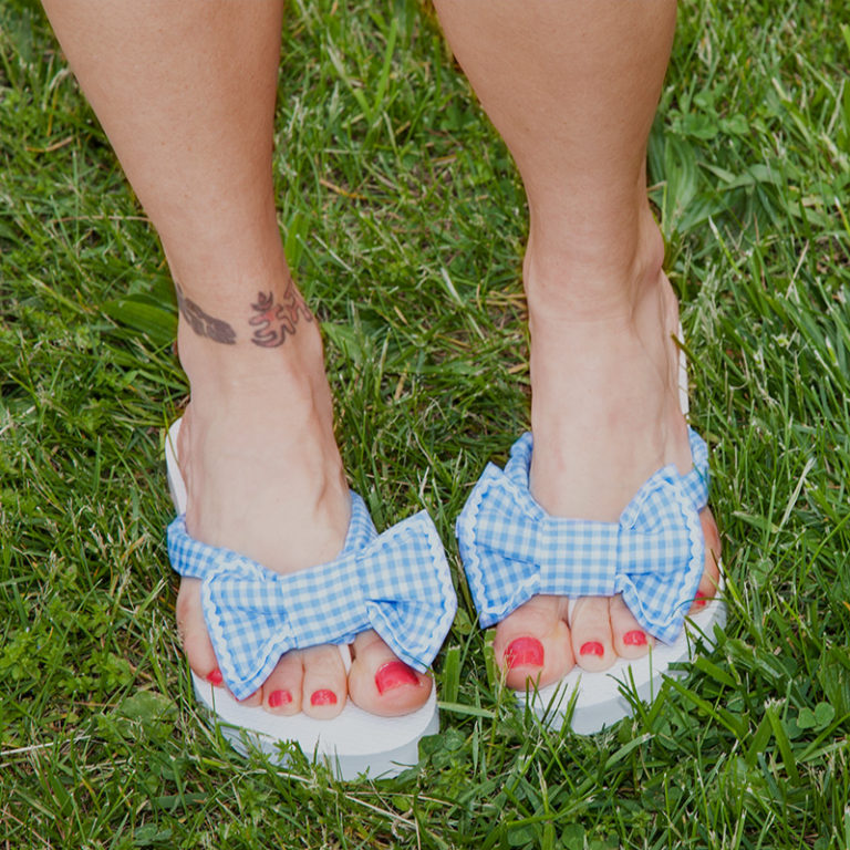 Gingham Flip Flops DIY tutorial by Trinkets in Bloom